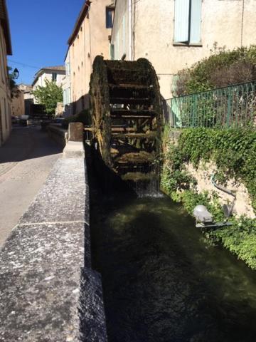 Maison De Charme Isle Sur La Sorgue リル・シュル・ラ・ソルギュ エクステリア 写真